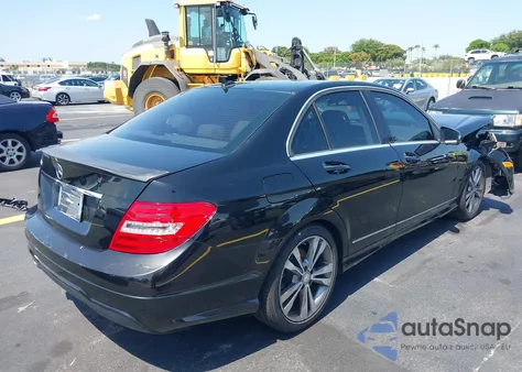 2014 Mercedes-Benz C 250 Luxury/Sport z USA, uszkodzony, nr VIN WDDGF4HB1ER306501